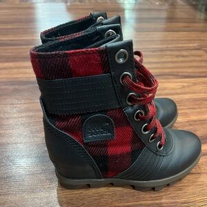 Kids Sorel Wedge booties size 1